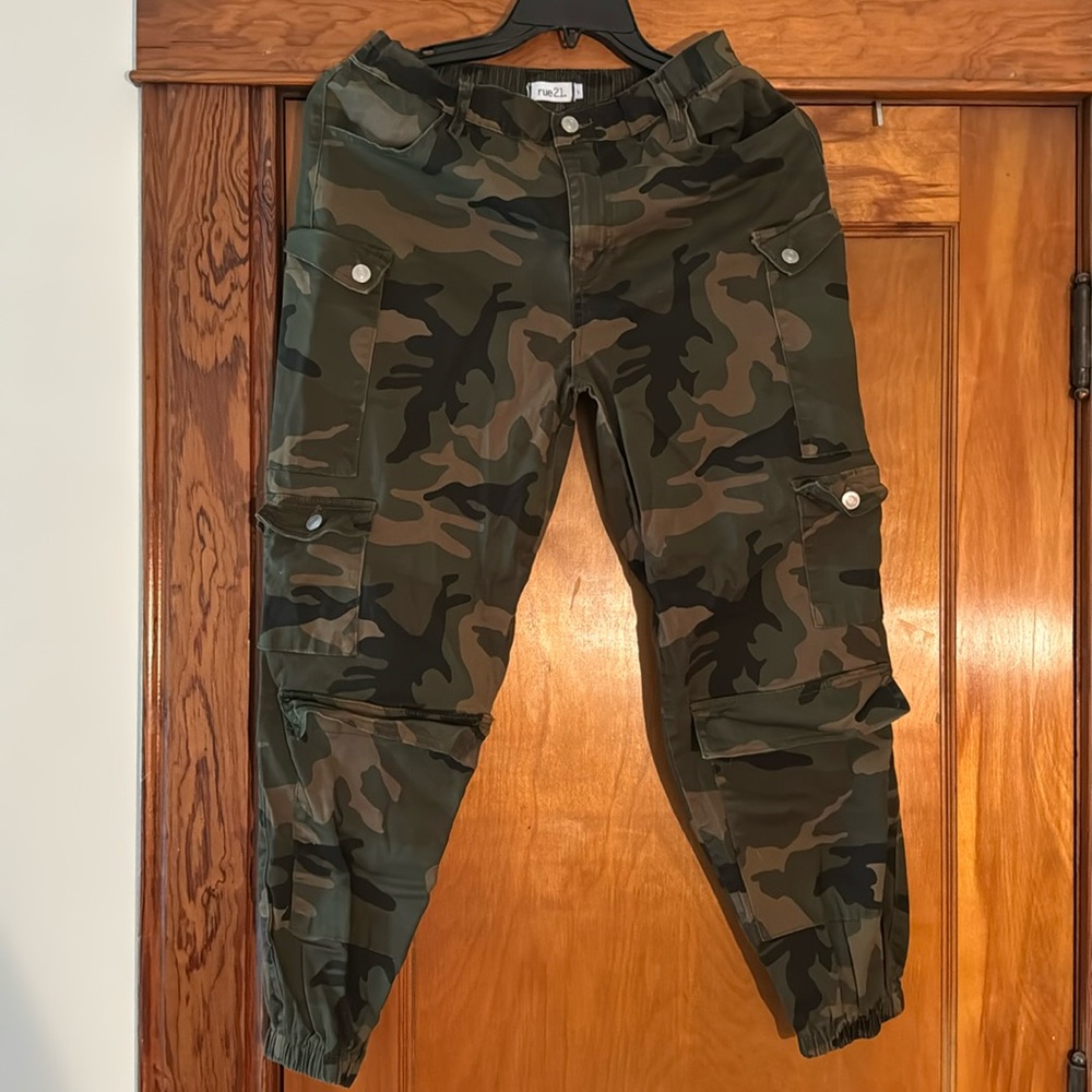 Rue 21 cargo pants size large
